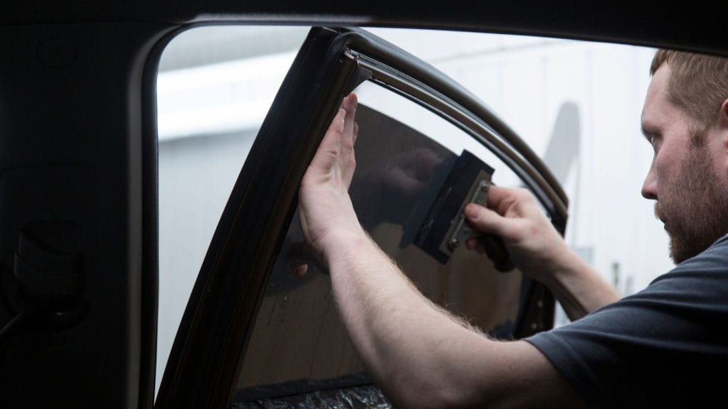 מנגנון חלון חשמלי לרכב