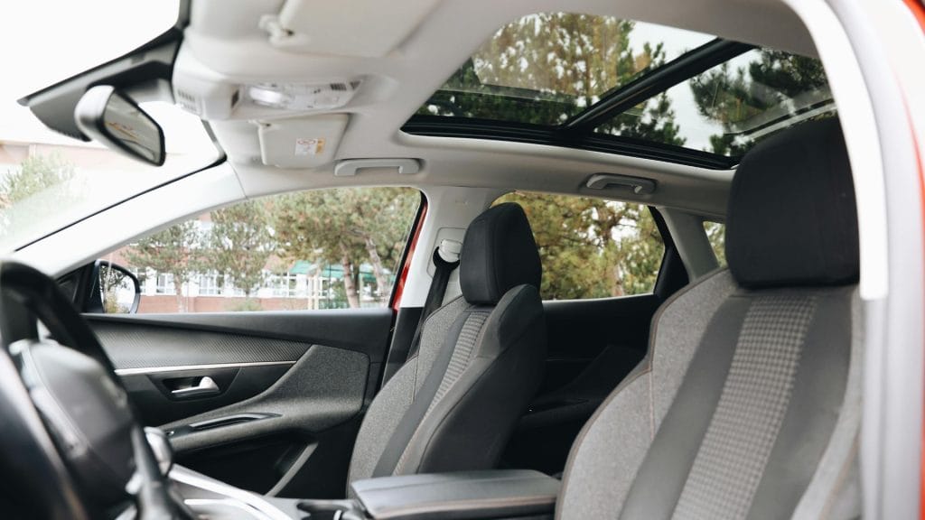 תיקון גג נפתח לרכב